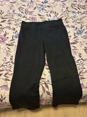 Black Women's American Eagle Flare-Leg pants
